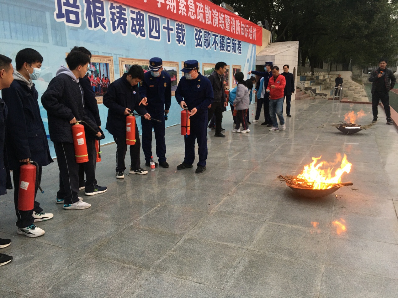 2021年11月11日葛洲坝中学学生疏散演练及消防知识培训.JPG
