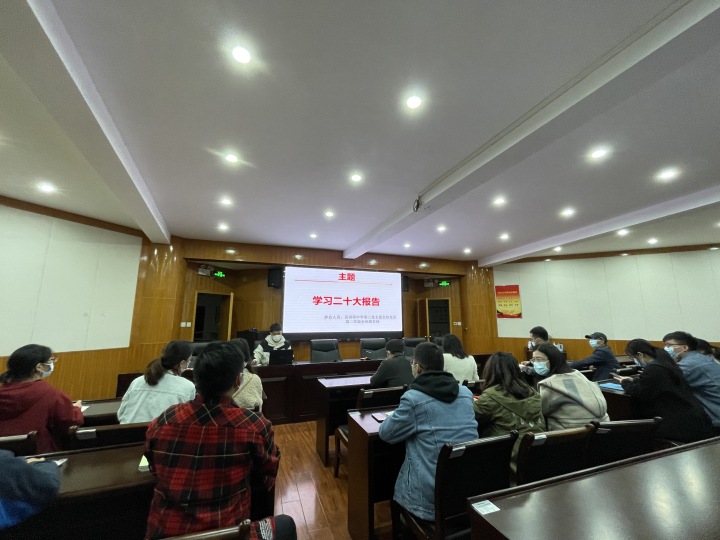 餐厅里的人们中度可信度描述已自动生成