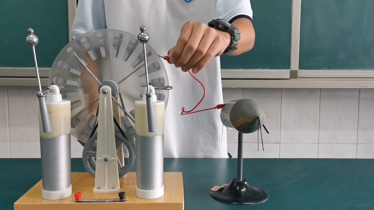 电荷分布在尖端-00_00_17-2022_11_22_15_00_17